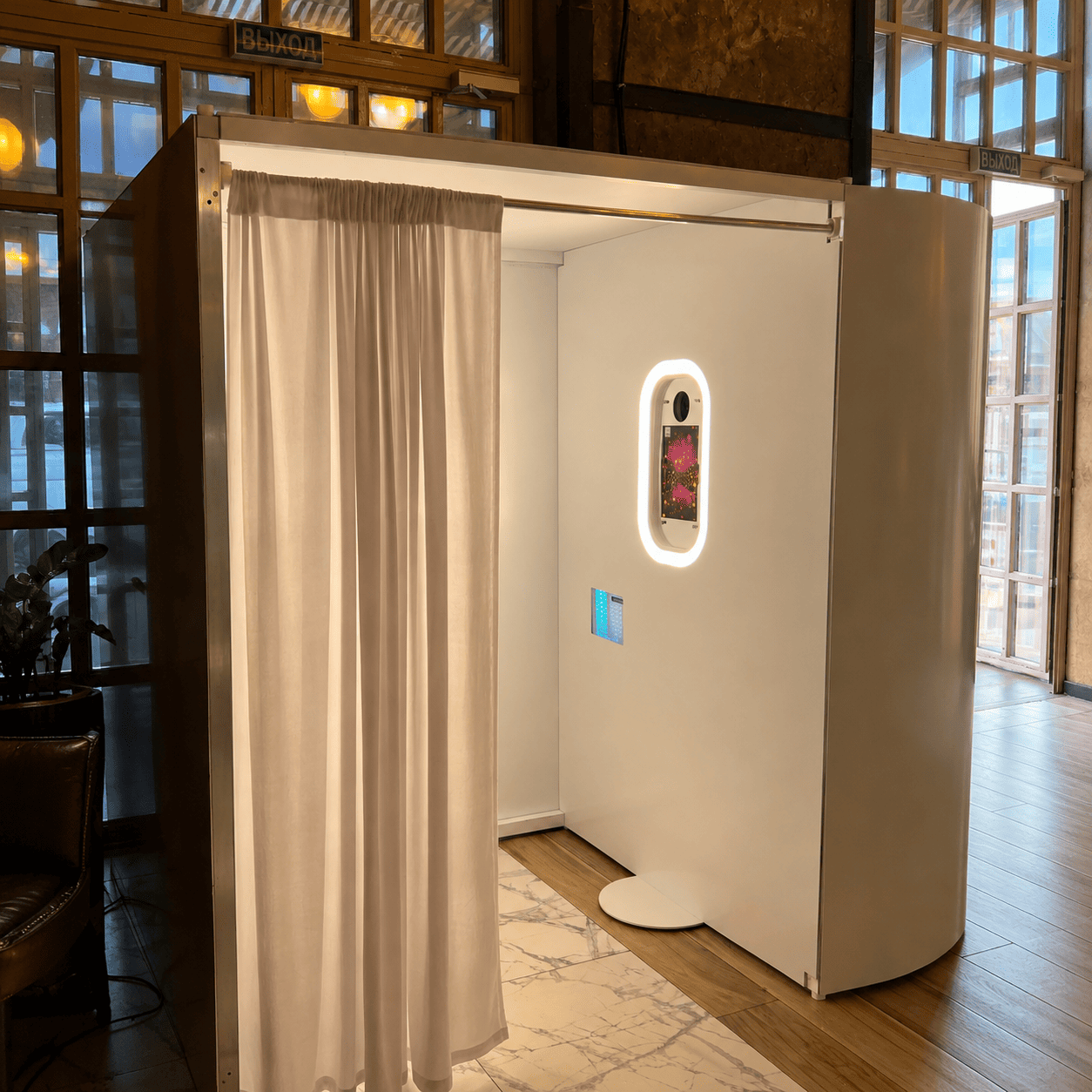Закрытая фотобудка
